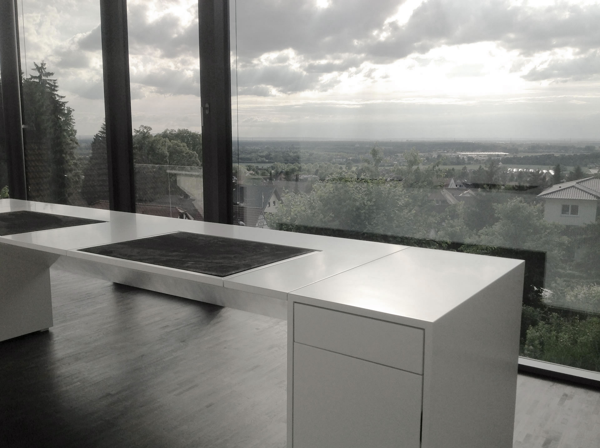 schreibtisch chef buero weiss lack leder modern edel aussergewoehnlich exklusiv rechteck 1