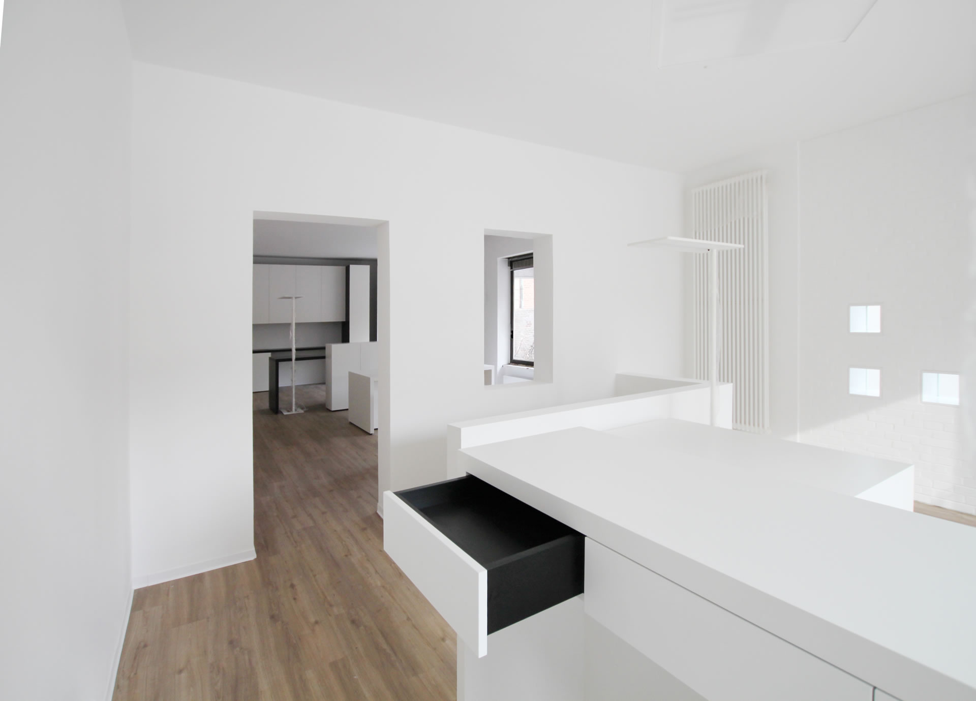 warentraeger weiss modern hochwertig beratung designer design moebel rechteck felix schwake