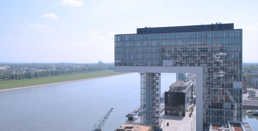 weisse raum architektur hochglanz white room moebel rechteck design 9